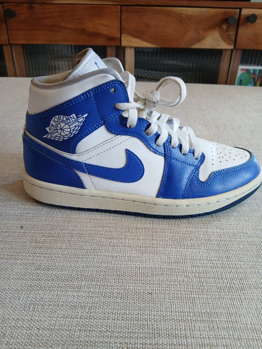 Nike Air Jordan 1 Mid Kentucky Blue White Women's Size 7 Sneakers